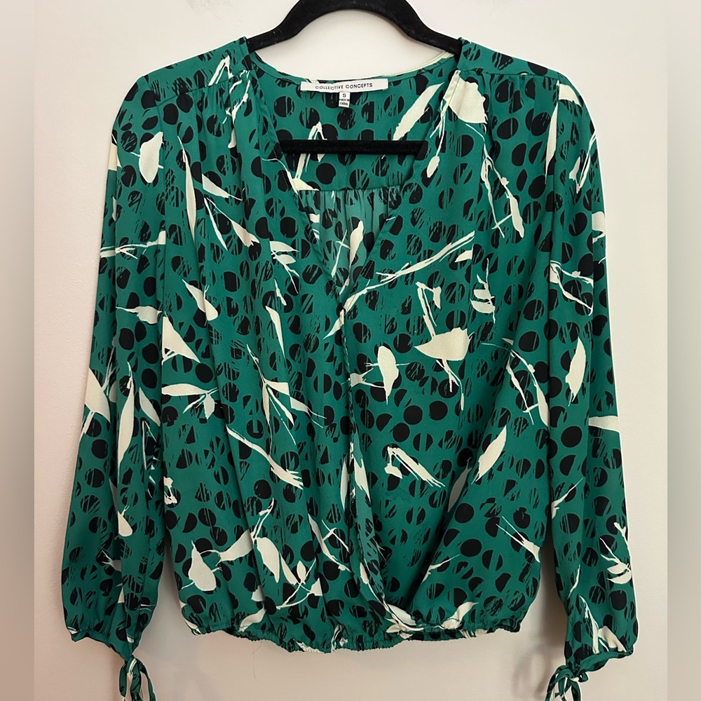 Collective Concepts Geometric Blouse Small Green EUC